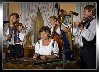 Folkloreabend- Typische tschechische Abendessen mit Volksmusik